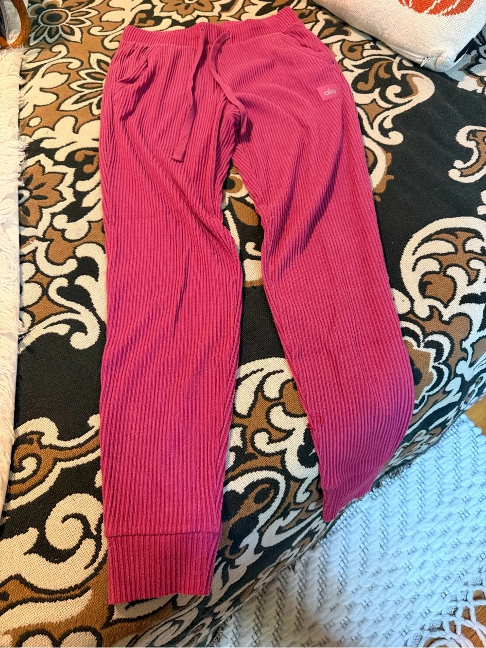 ALO Yoga Ribbed Jogger Pants